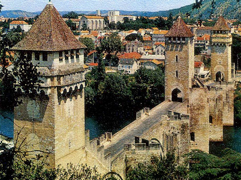 Pont Valentré over de Lot in Cahors.